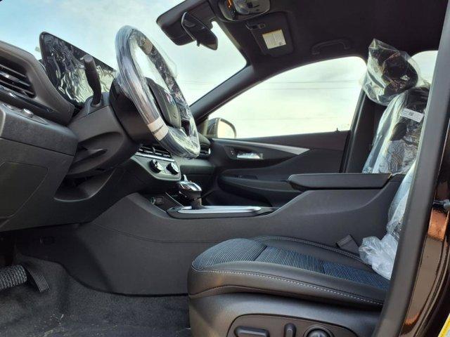 new 2025 Buick Envista car, priced at $28,025