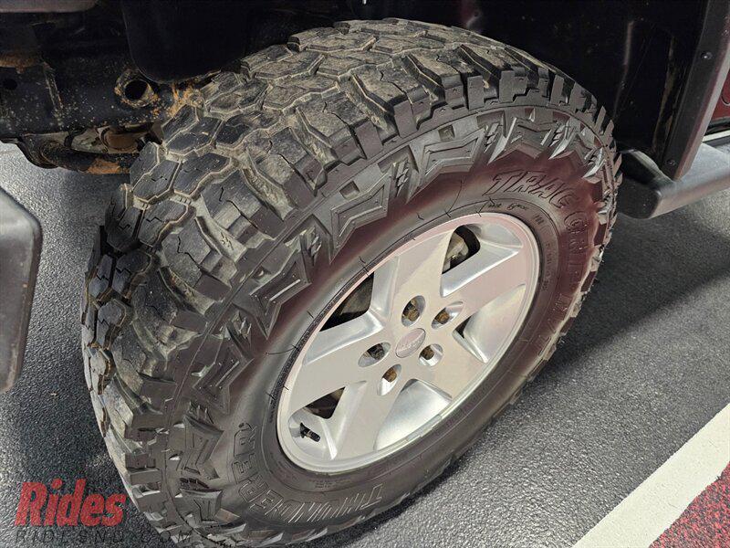 used 2015 Jeep Wrangler Unlimited car, priced at $17,900