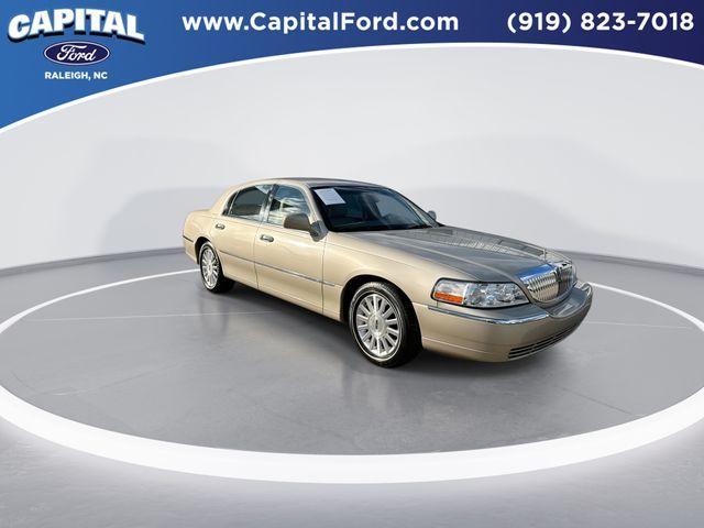 used 2004 Lincoln Town Car car, priced at $9,975