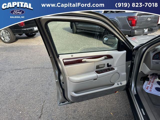 used 2004 Lincoln Town Car car, priced at $9,975