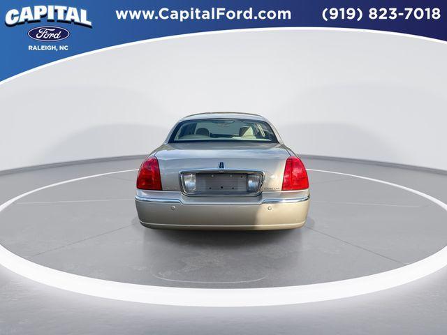 used 2004 Lincoln Town Car car, priced at $9,975