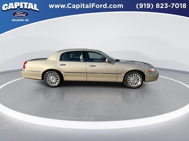 used 2004 Lincoln Town Car car, priced at $9,975