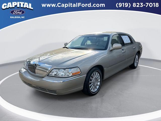 used 2004 Lincoln Town Car car, priced at $9,983