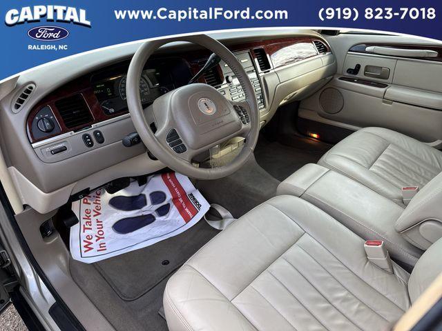 used 2004 Lincoln Town Car car, priced at $9,975