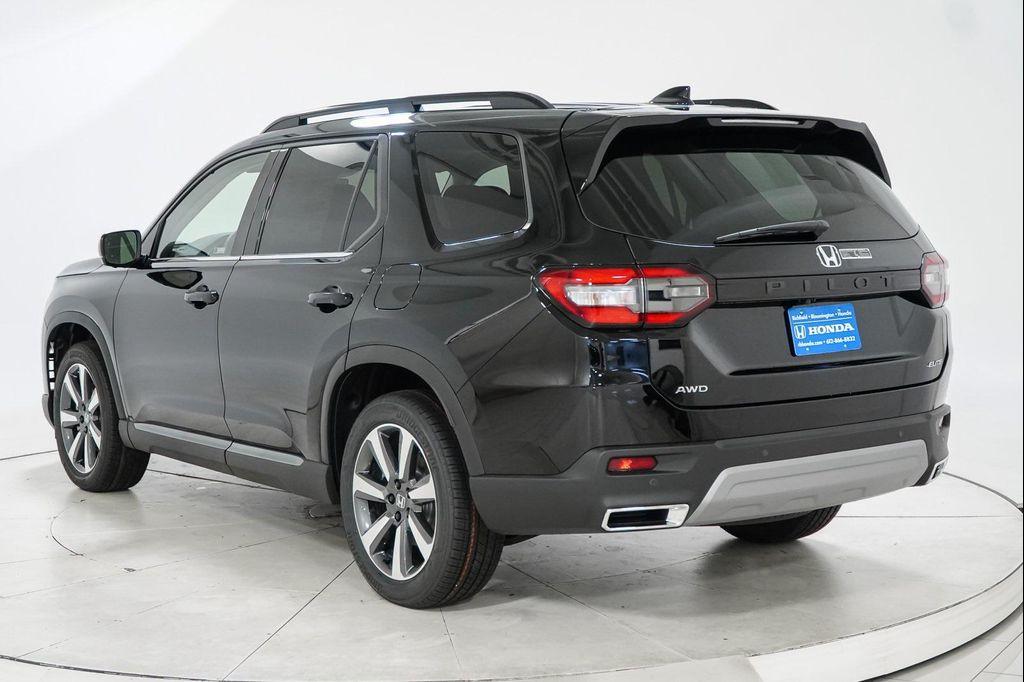 new 2025 Honda Pilot car, priced at $49,977