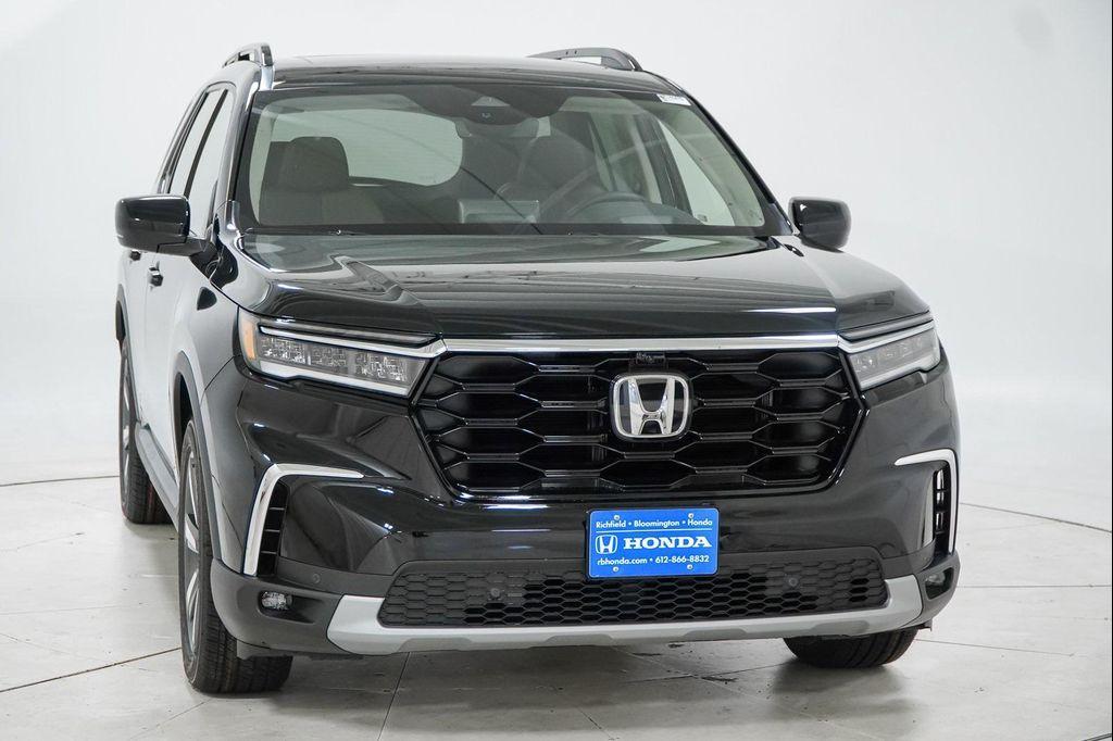 new 2025 Honda Pilot car, priced at $49,977
