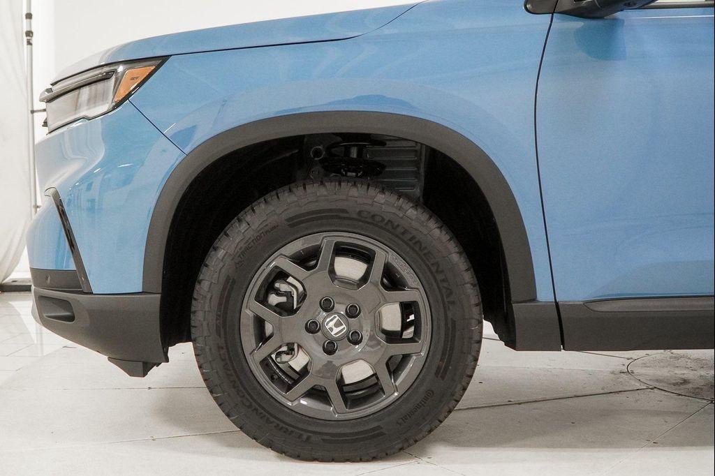 new 2025 Honda Pilot car, priced at $48,059