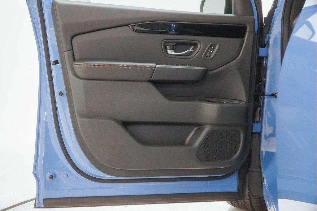 new 2025 Honda Pilot car, priced at $48,059