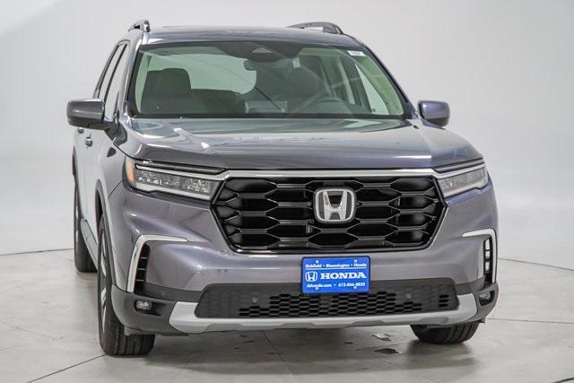 new 2025 Honda Pilot car, priced at $47,177