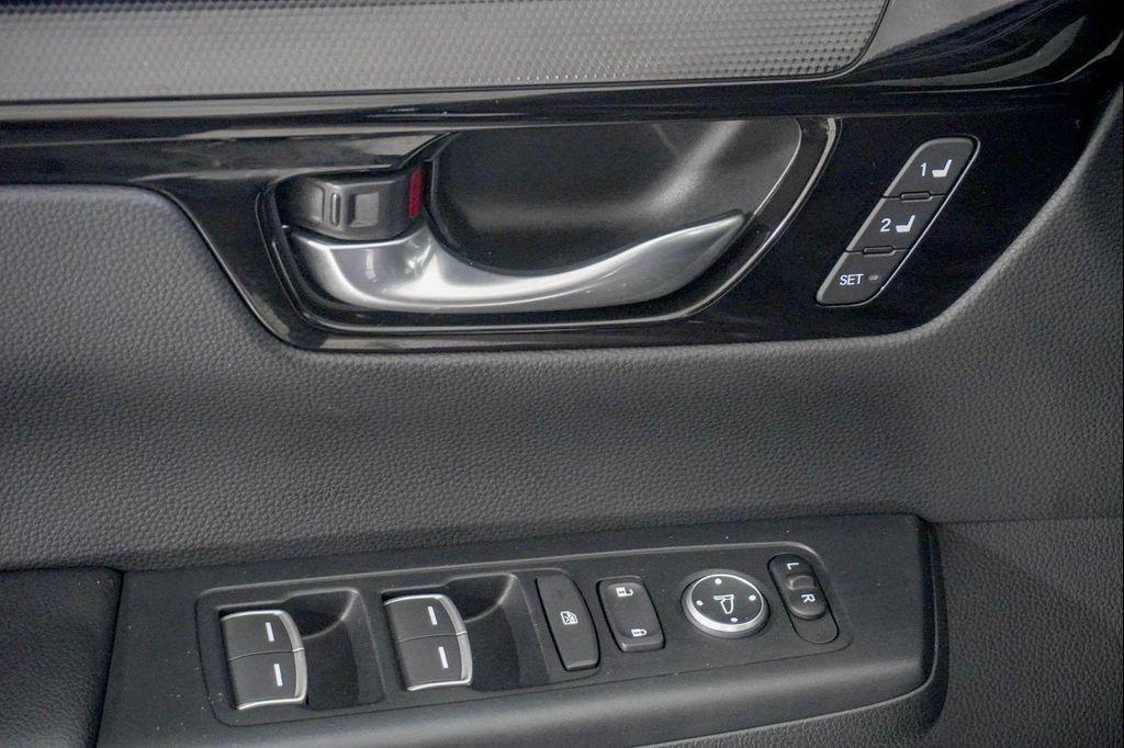 used 2025 Honda CR-V Hybrid car, priced at $37,990