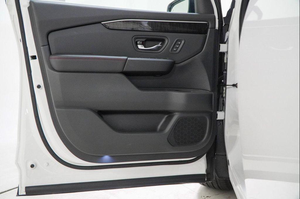 new 2025 Honda Pilot car, priced at $51,826