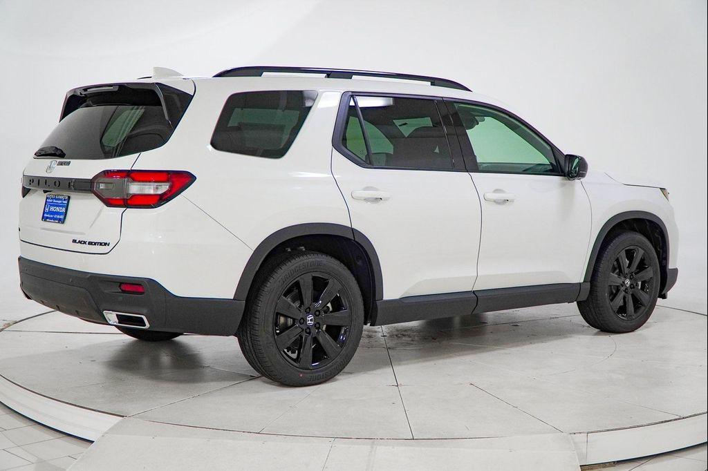 new 2025 Honda Pilot car, priced at $51,826