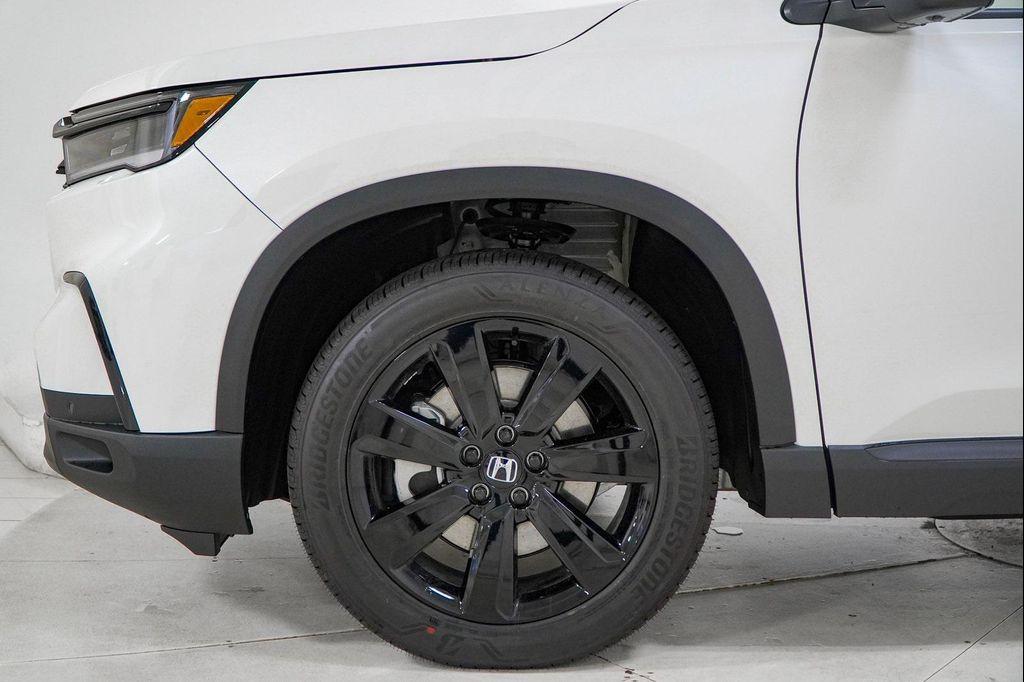 new 2025 Honda Pilot car, priced at $51,826