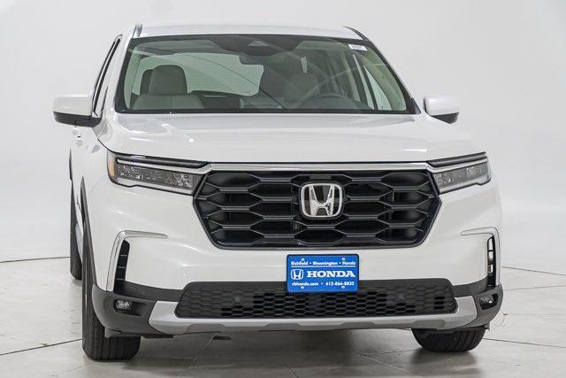 new 2025 Honda Pilot car, priced at $44,650