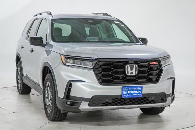 new 2025 Honda Pilot car, priced at $47,632