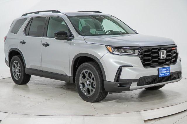 new 2025 Honda Pilot car, priced at $47,632