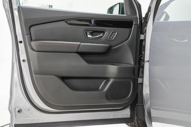 new 2025 Honda Pilot car, priced at $47,632