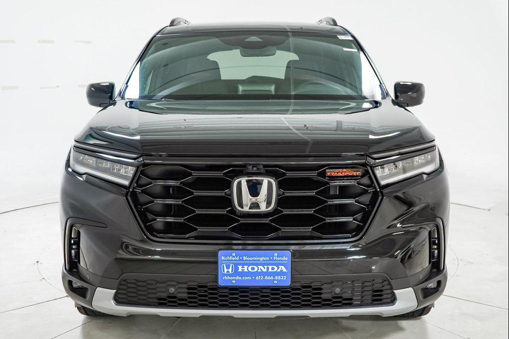 new 2025 Honda Pilot car, priced at $47,632