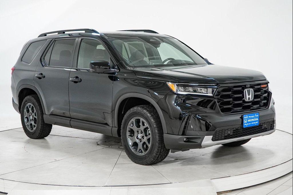 new 2025 Honda Pilot car, priced at $47,632