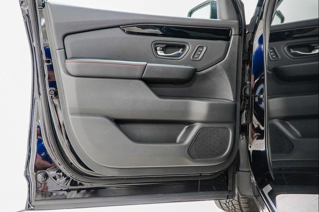 new 2025 Honda Pilot car, priced at $47,632