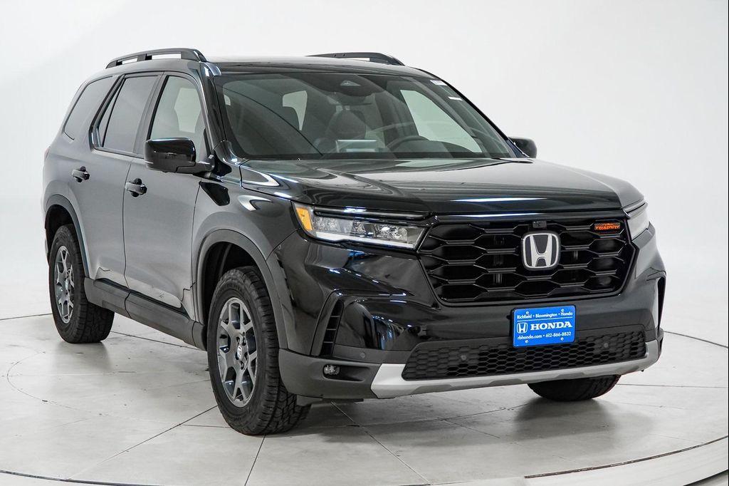 new 2025 Honda Pilot car, priced at $47,632