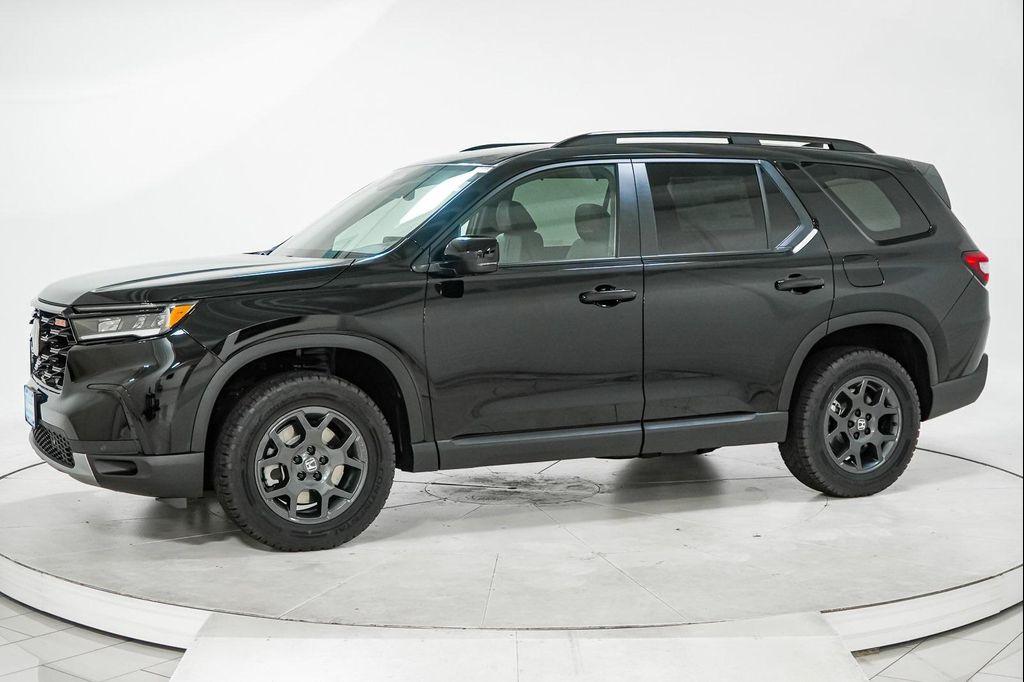 new 2025 Honda Pilot car, priced at $47,632