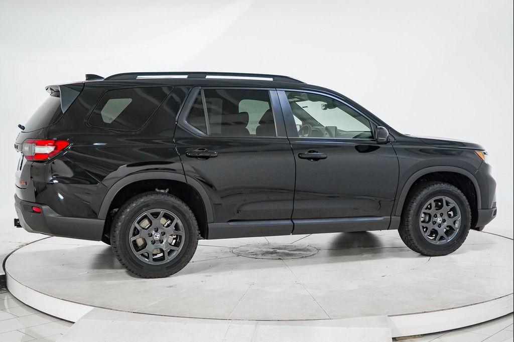 new 2025 Honda Pilot car, priced at $47,632