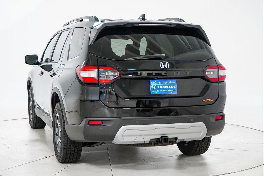 new 2025 Honda Pilot car, priced at $47,632