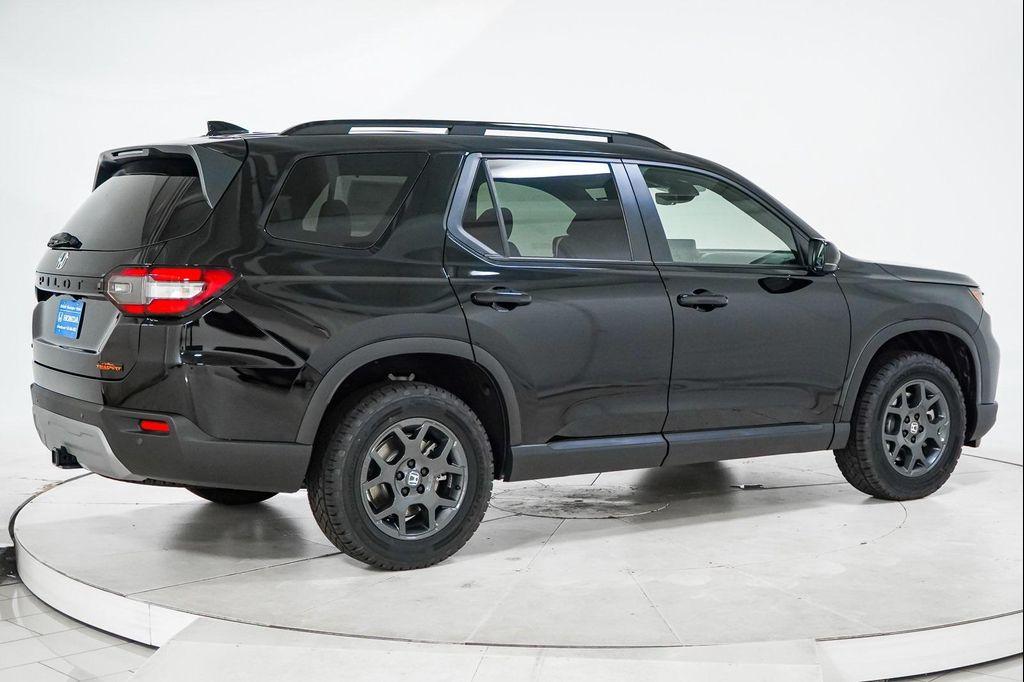 new 2025 Honda Pilot car, priced at $47,632