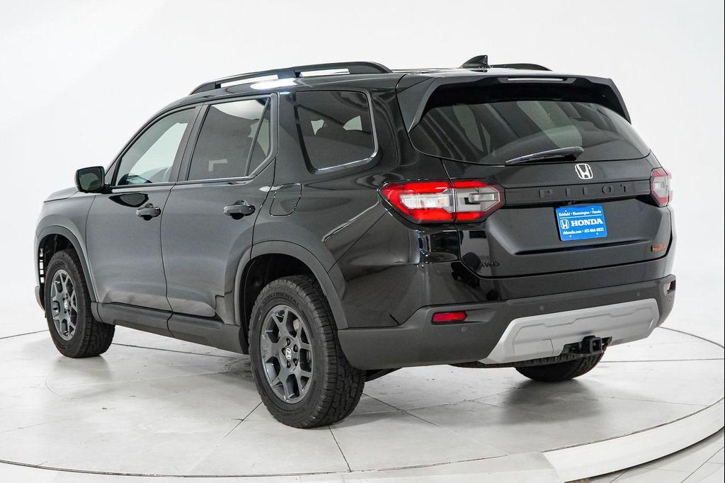 new 2025 Honda Pilot car, priced at $47,632