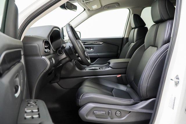 new 2025 Honda Pilot car, priced at $44,495