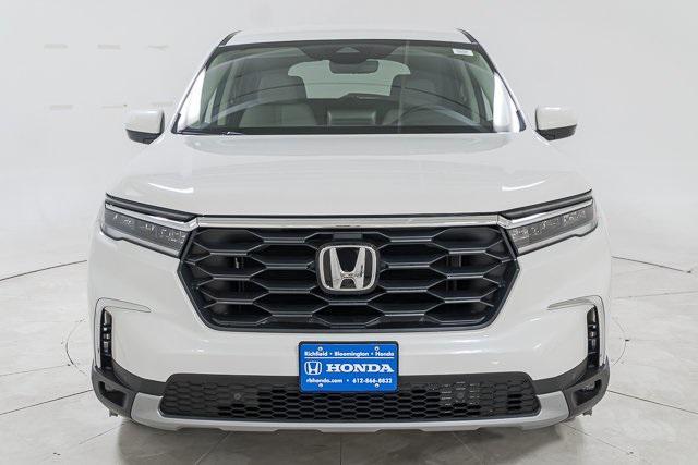 new 2025 Honda Pilot car, priced at $44,651