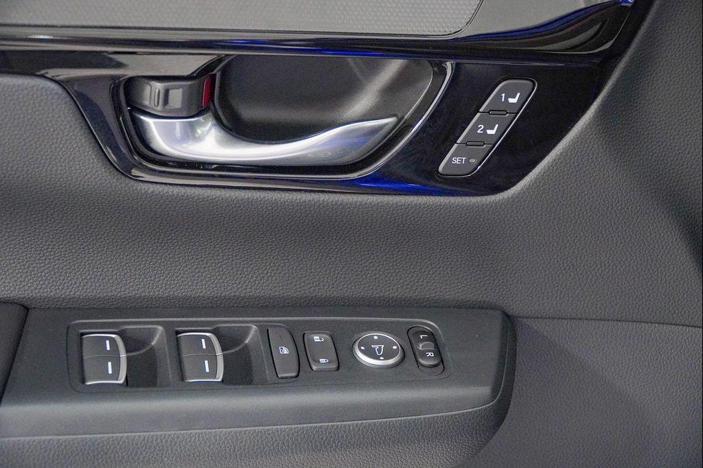 used 2025 Honda CR-V car, priced at $34,998