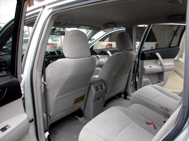 used 2009 Toyota Highlander car, priced at $12,250