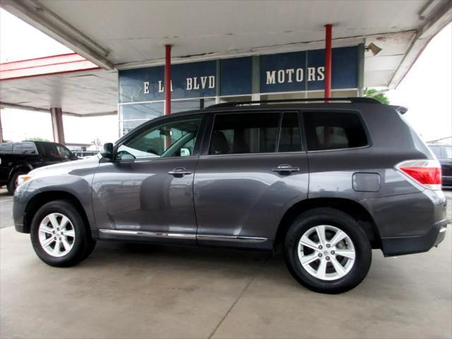 used 2013 Toyota Highlander car, priced at $13,950