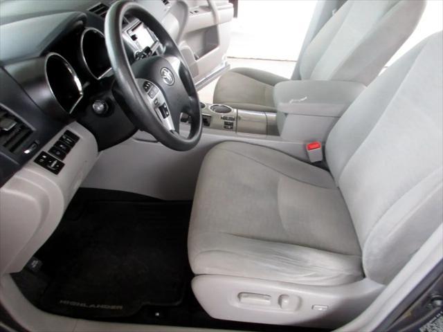 used 2013 Toyota Highlander car, priced at $13,950