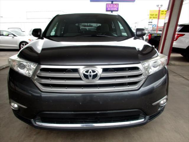 used 2013 Toyota Highlander car, priced at $13,950