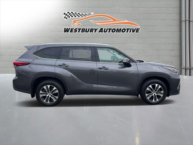 used 2022 Toyota Highlander car, priced at $30,243