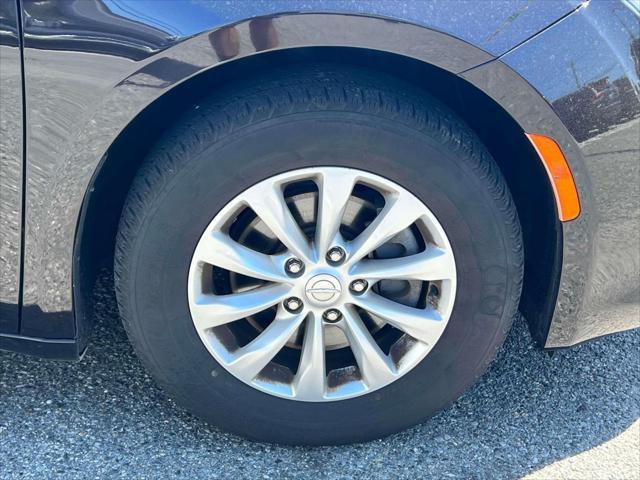 used 2018 Chrysler Pacifica car, priced at $11,452