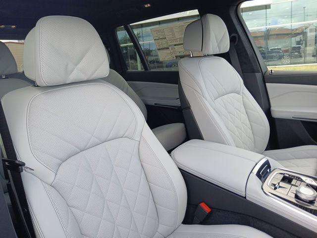 new 2026 BMW X7 car, priced at $99,025