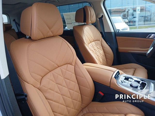 new 2025 BMW X7 car, priced at $88,090
