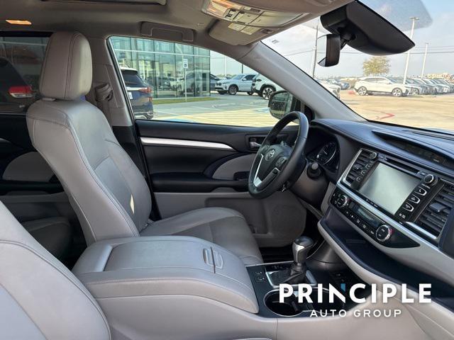 used 2019 Toyota Highlander car, priced at $26,576