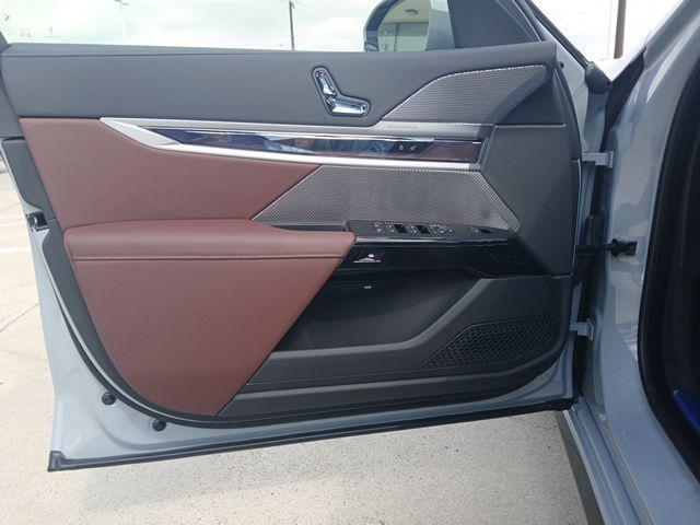 new 2025 BMW i7 car, priced at $122,505