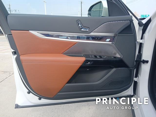 new 2025 BMW i7 car, priced at $112,550