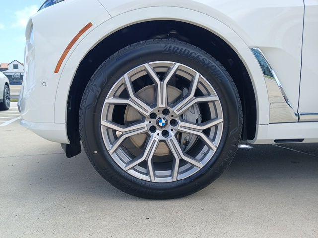 new 2026 BMW X7 car, priced at $90,840