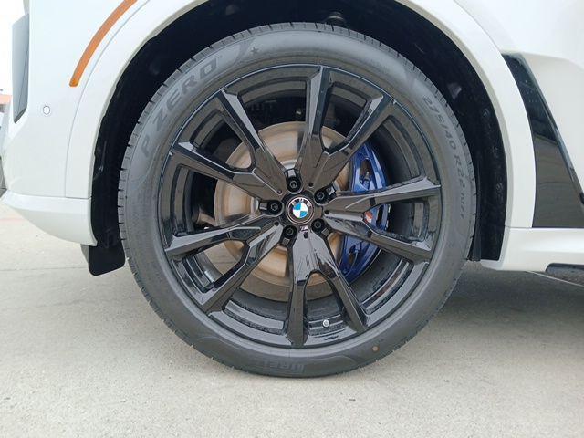 new 2025 BMW X7 car, priced at $119,140
