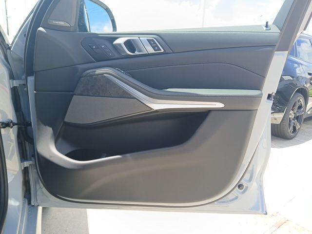 new 2026 BMW X7 car, priced at $102,055