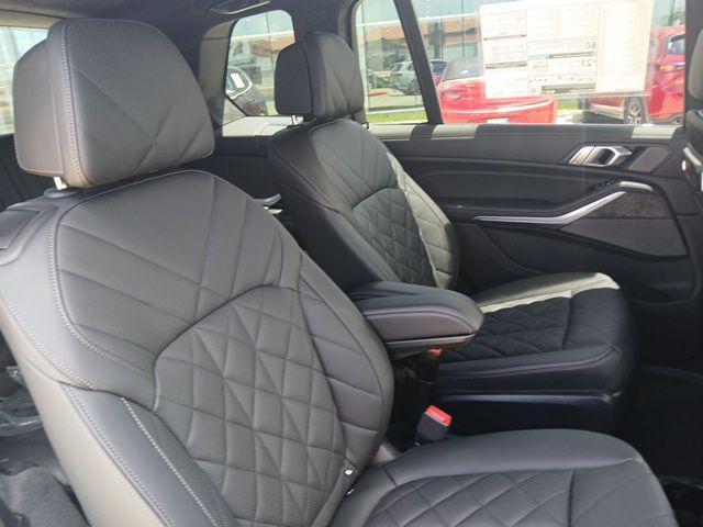 new 2026 BMW X7 car, priced at $102,055