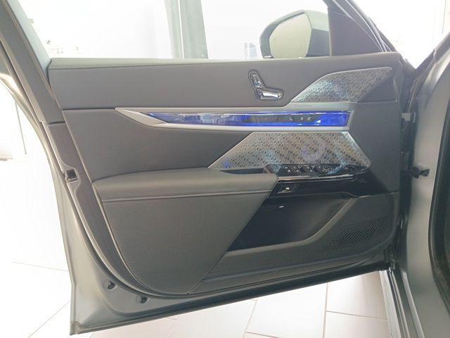 new 2025 BMW 760 car, priced at $146,250