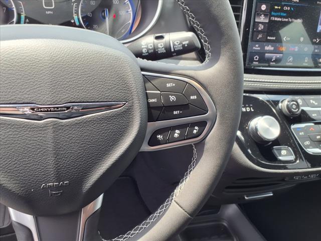 new 2025 Chrysler Pacifica car, priced at $44,445